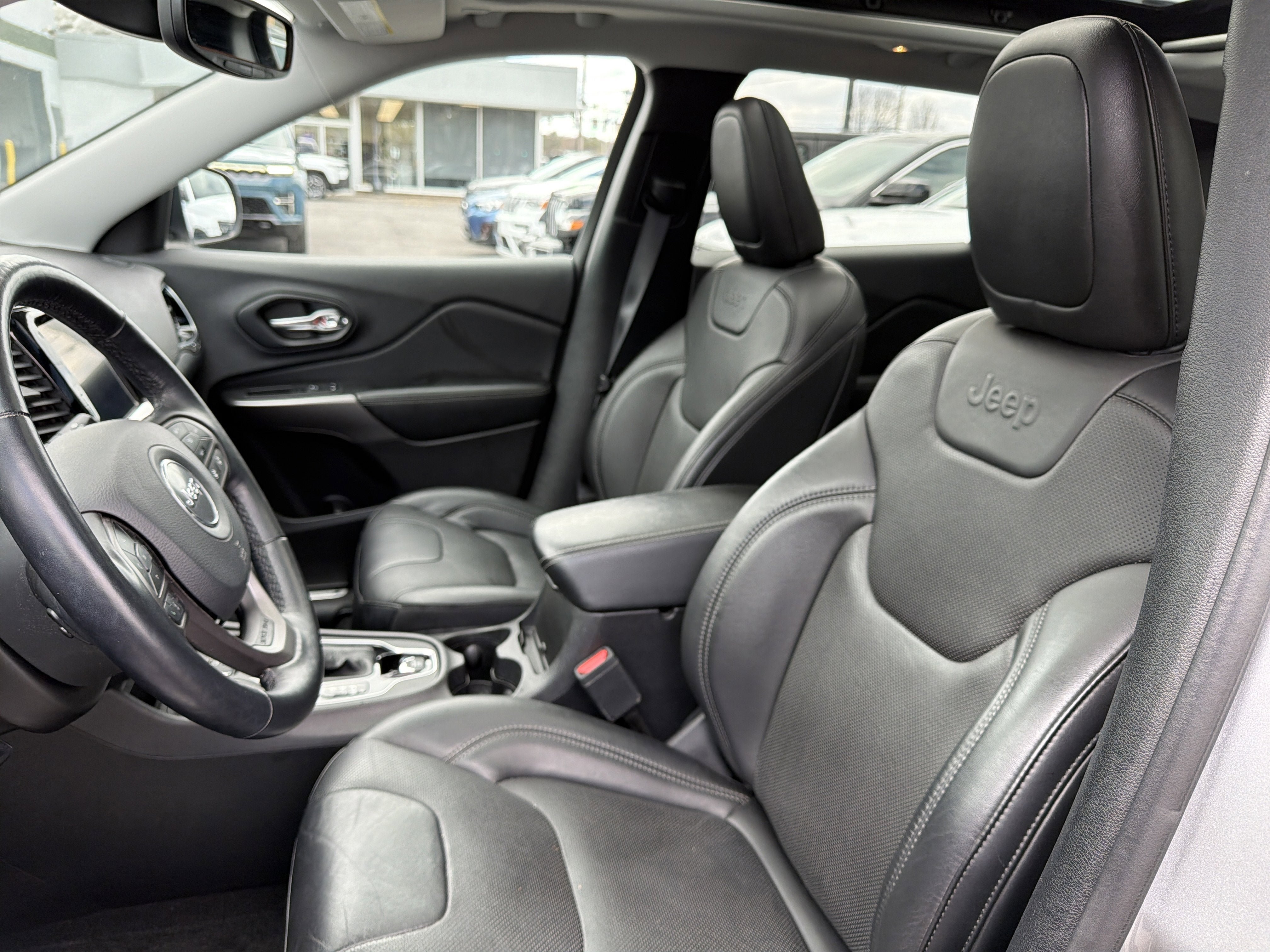 Used 2021 Jeep Cherokee Limited AWD/4WD image 10