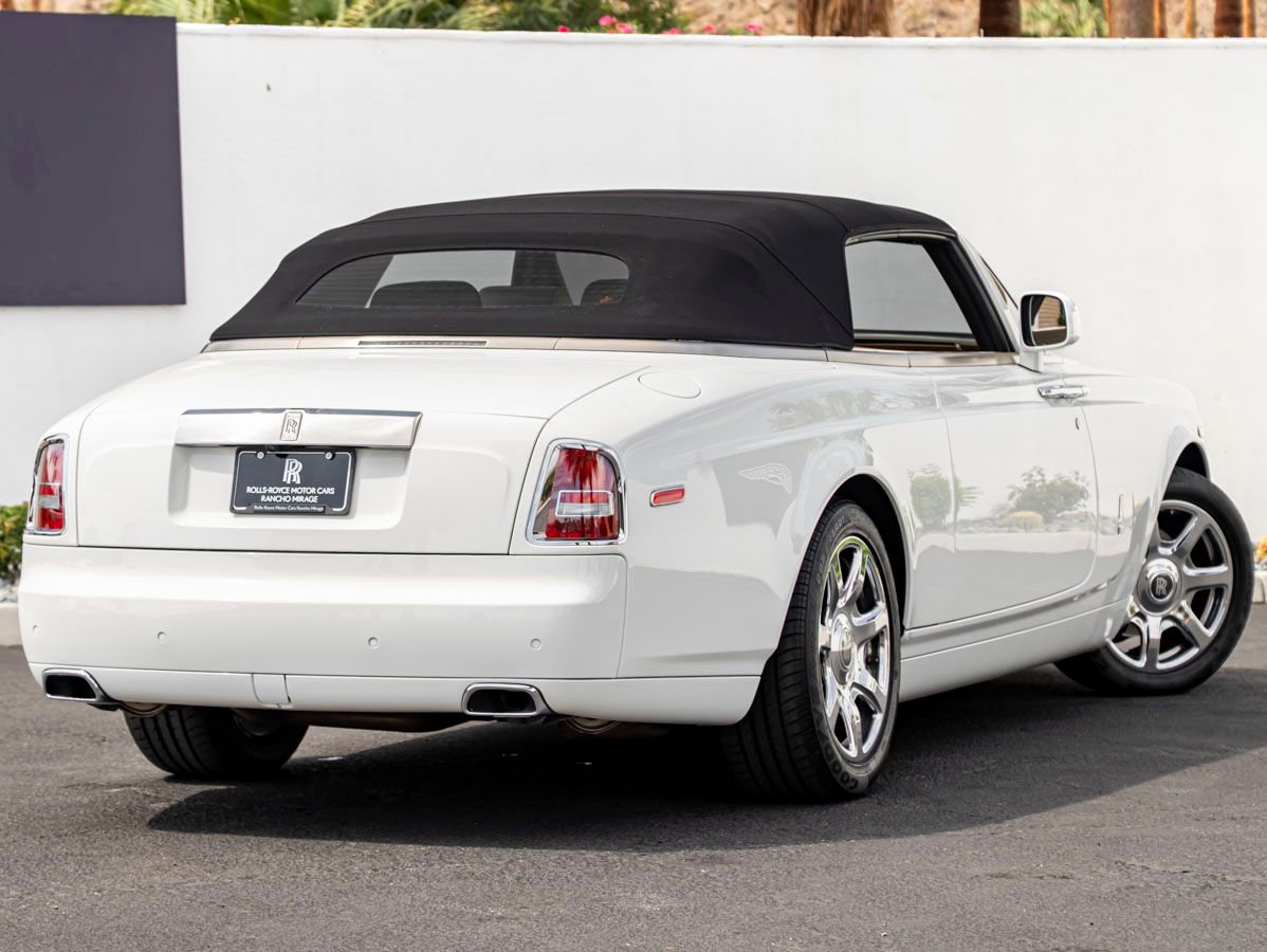 Used 2015 Rolls-Royce Phantom Drophead Coupe image 2