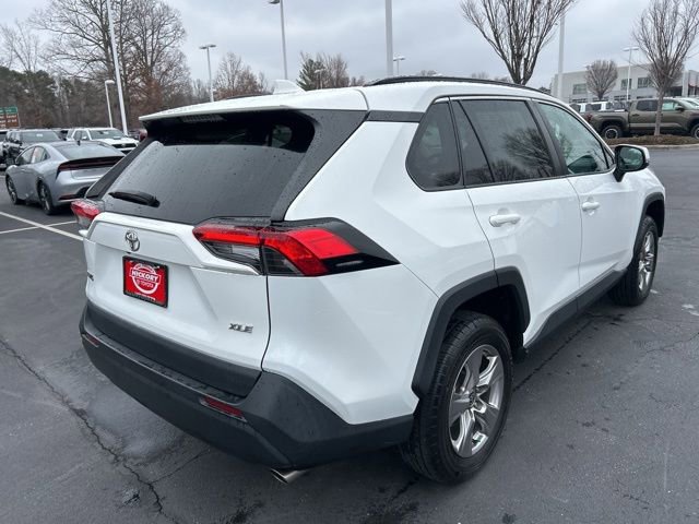 Used 2022 Toyota RAV4 XLE w/ Convenience Package image 5