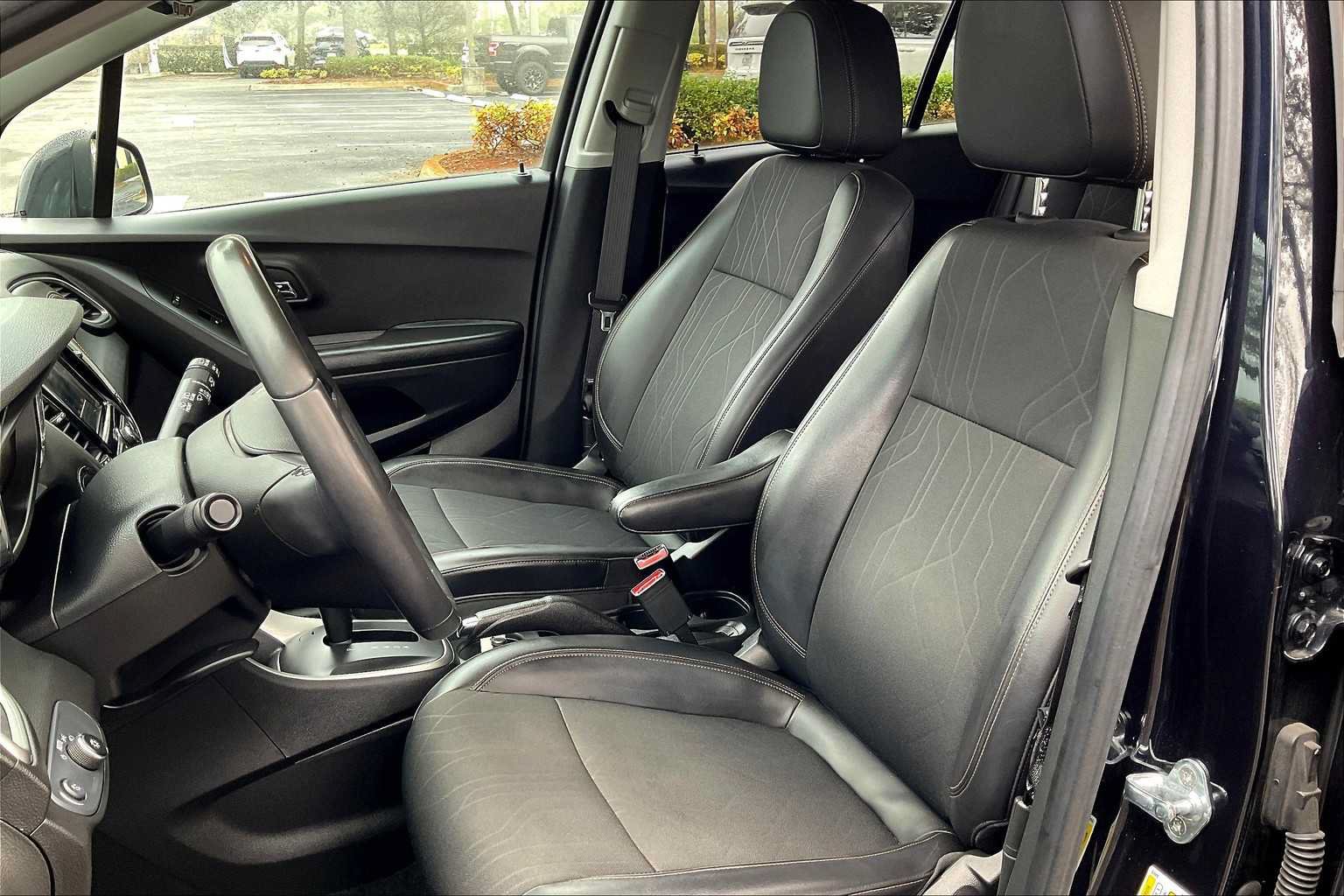 Certified 2022 Chevrolet Trax LT w/ LT Convenience Package FWD image 24