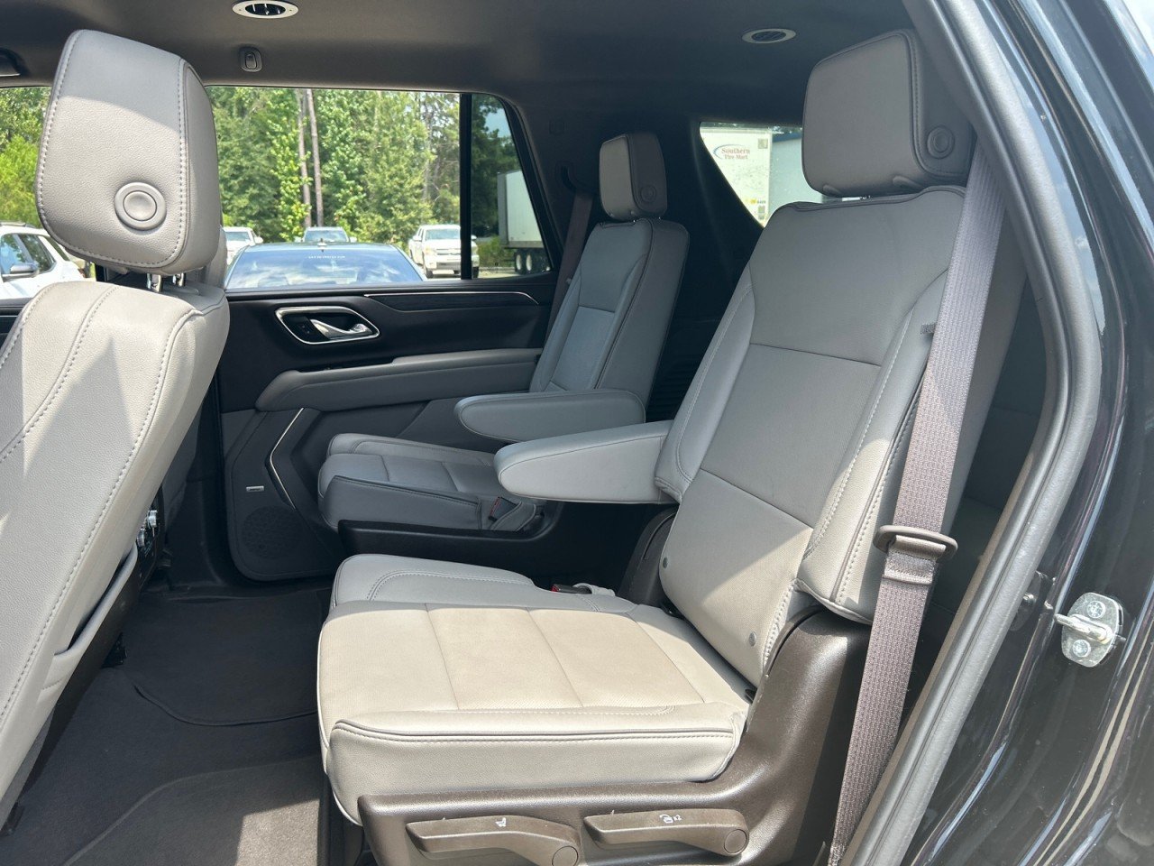 Used 2024 GMC Yukon SLT w/ SLT Luxury Package RWD image 17
