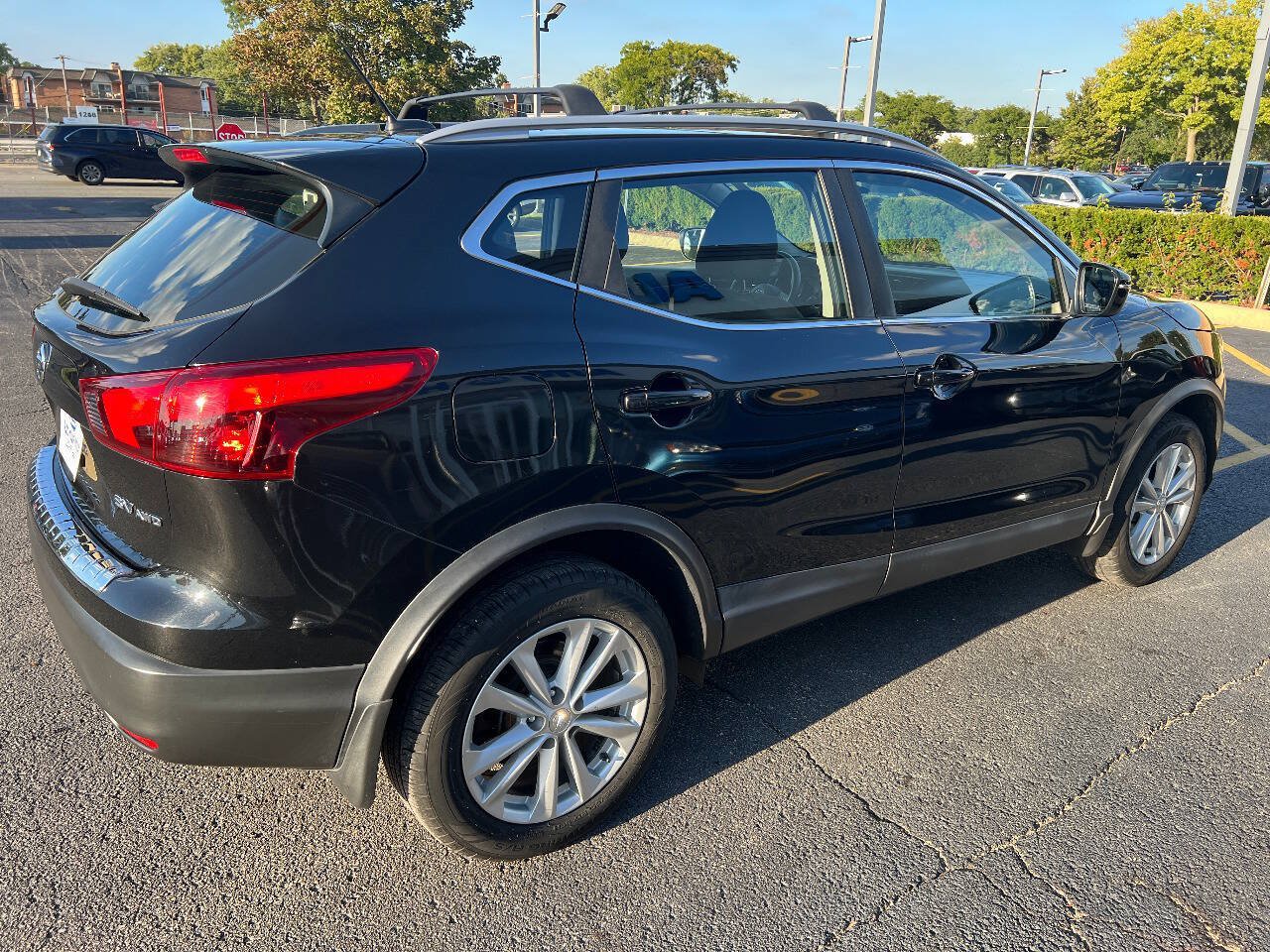 Used 2017 Nissan Rogue Sport SV AWD/4WD image 12