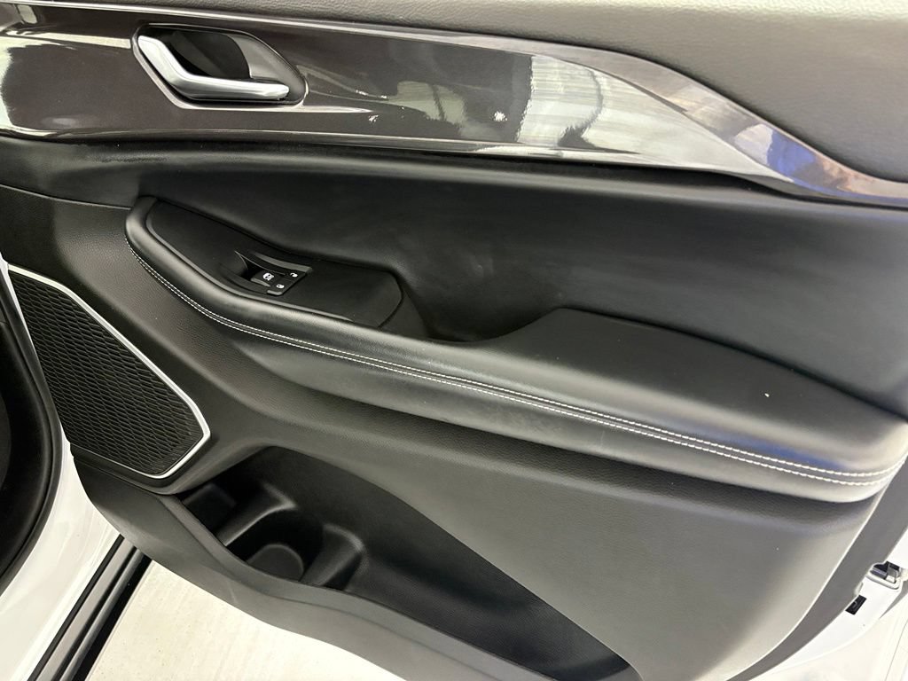 Used 2022 Jeep Grand Cherokee L Laredo RWD image 39