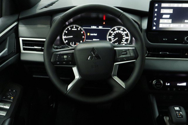 New 2026 Mitsubishi Outlander LE FWD image 20