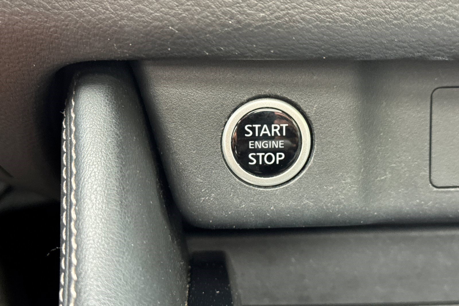 Used 2023 Nissan Rogue SL AWD/4WD image 17