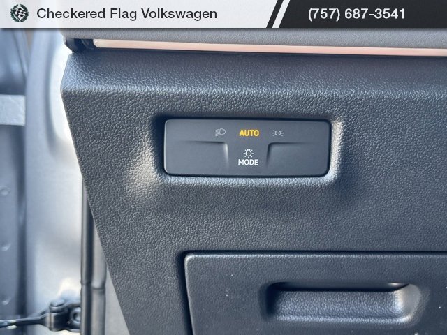 New 2025 Volkswagen Tiguan SE image 29