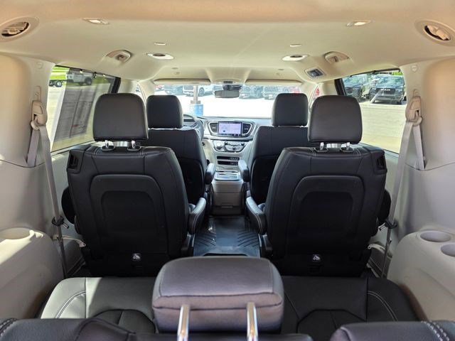 Certified 2022 Chrysler Pacifica Touring-L FWD image 11