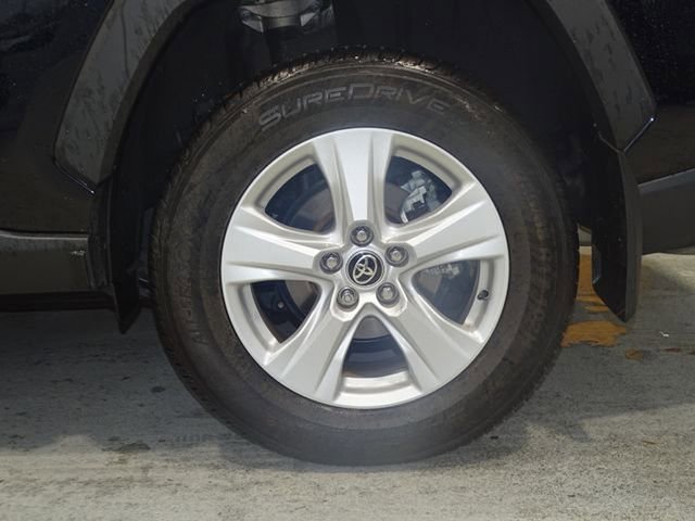 Used 2021 Toyota RAV4 XLE image 32