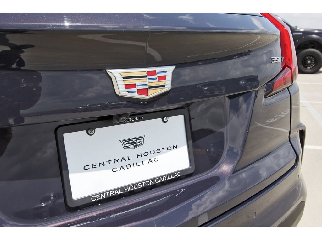 Used 2024 Cadillac XT4 Luxury w/ Cold Weather Package FWD image 31