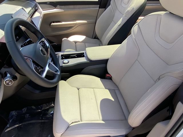Certified 2025 Volvo EX90 Ultra AWD/4WD image 19