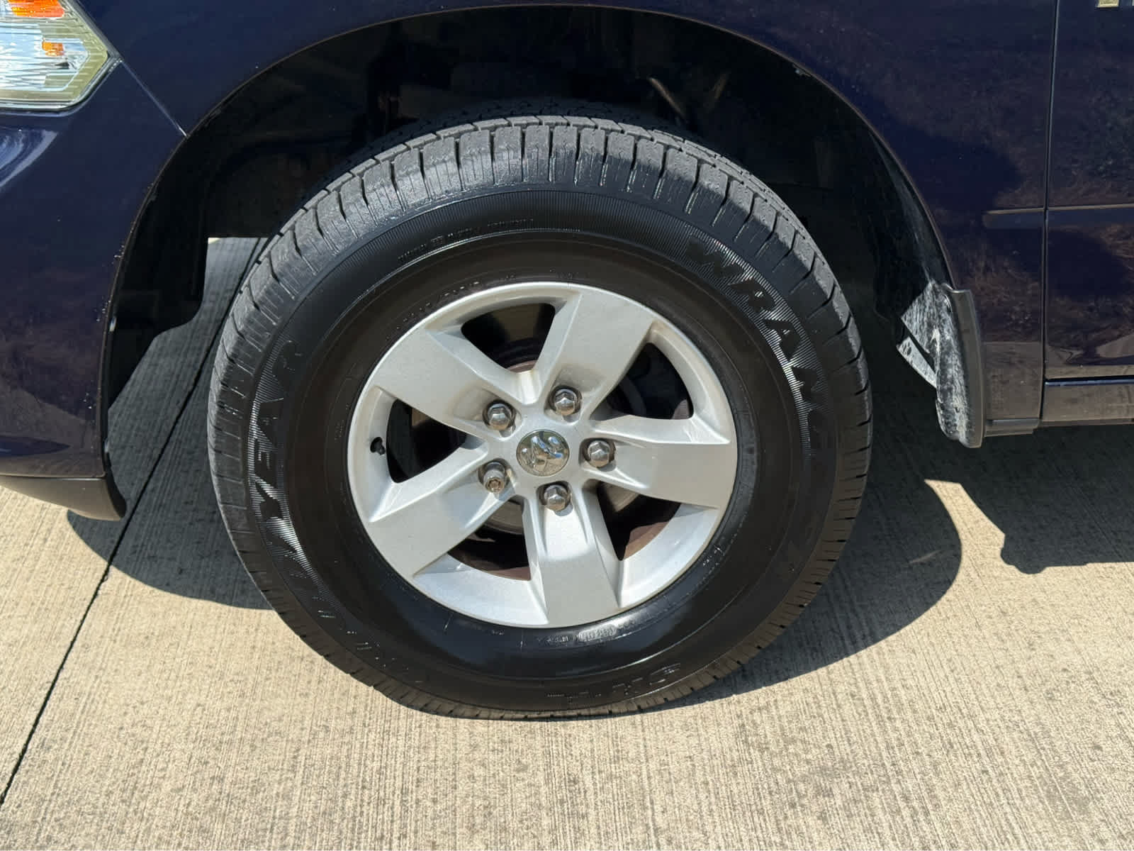 Used 2017 RAM 1500 Express AWD/4WD image 7