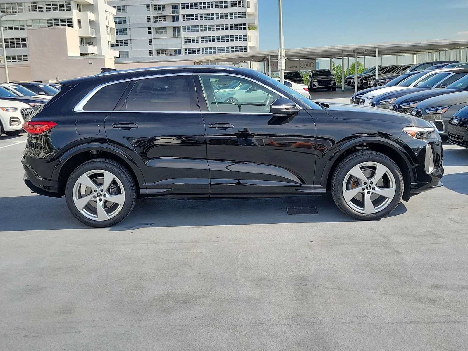 Certified 2025 Audi Q5 Premium Plus w/ Premium Plus AWD/4WD image 7