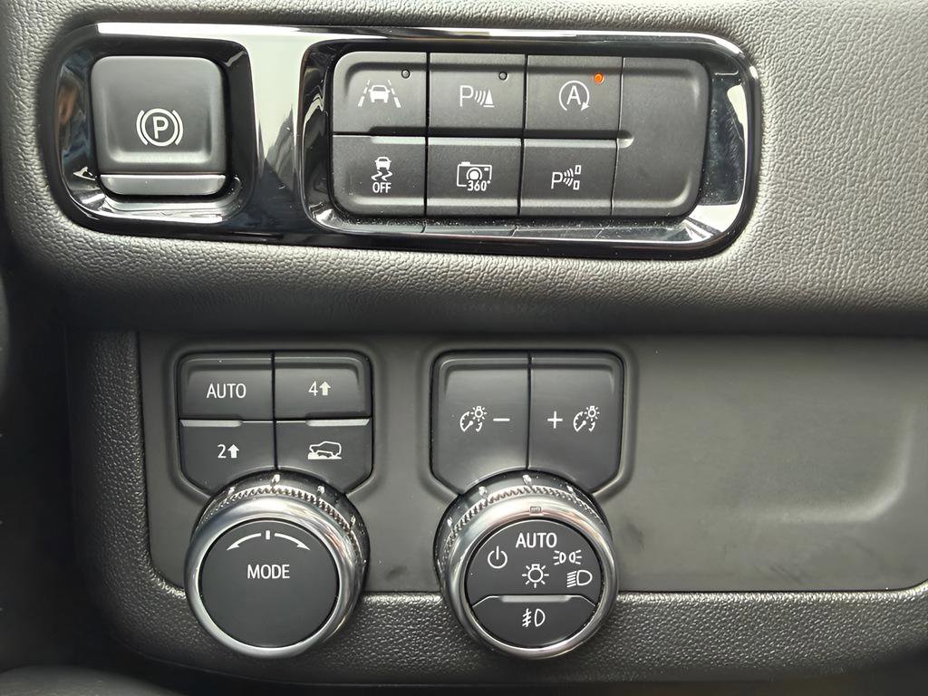 Used 2025 GMC Yukon Denali image 23