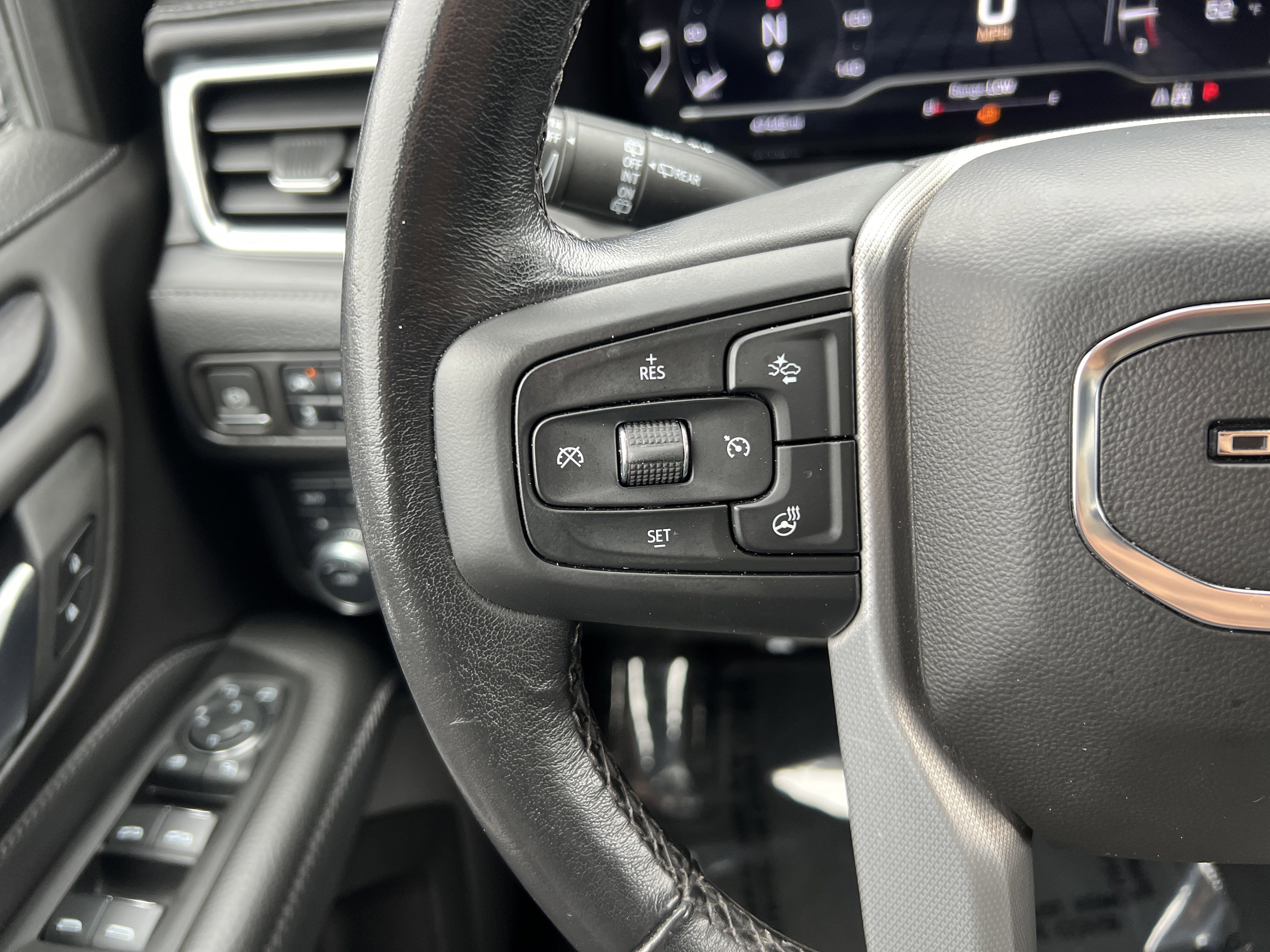 Certified 2022 GMC Yukon XL Denali image 31