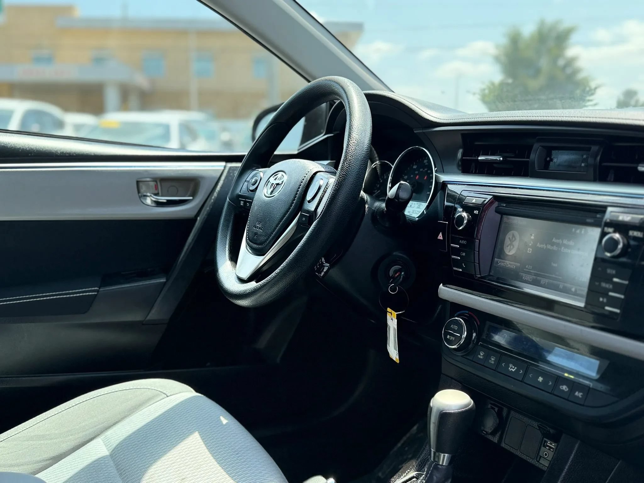 Used 2016 Toyota Corolla LE FWD image 23