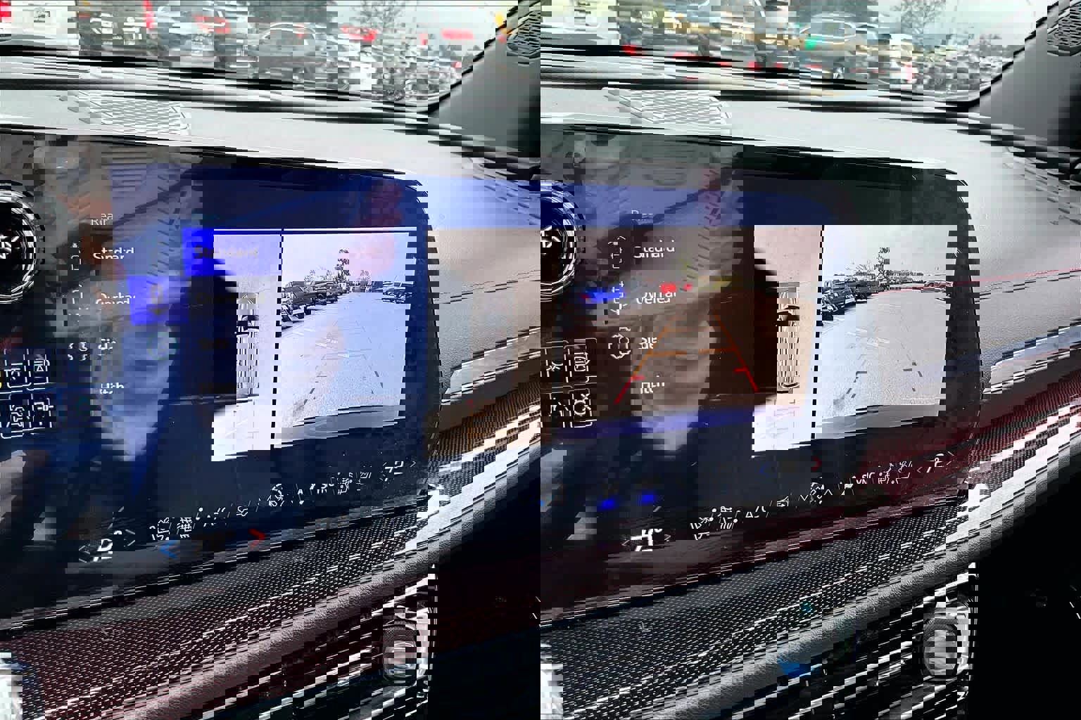 Used 2024 Chevrolet Traverse RS image 26