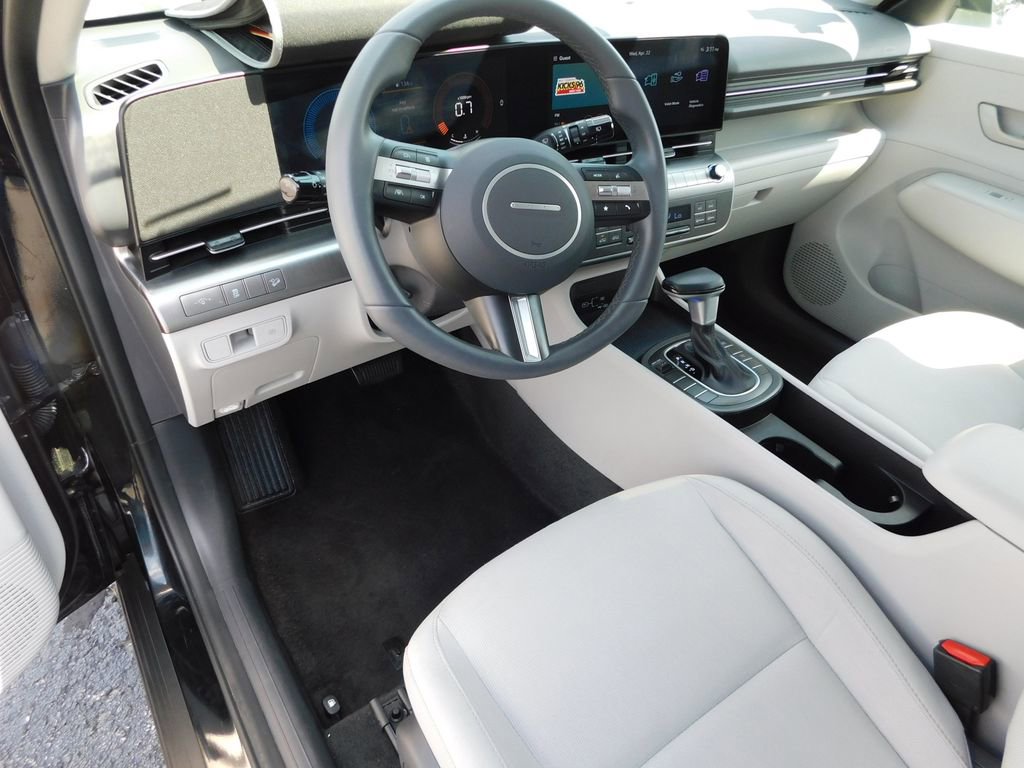 Used 2025 Hyundai Kona SEL FWD image 14