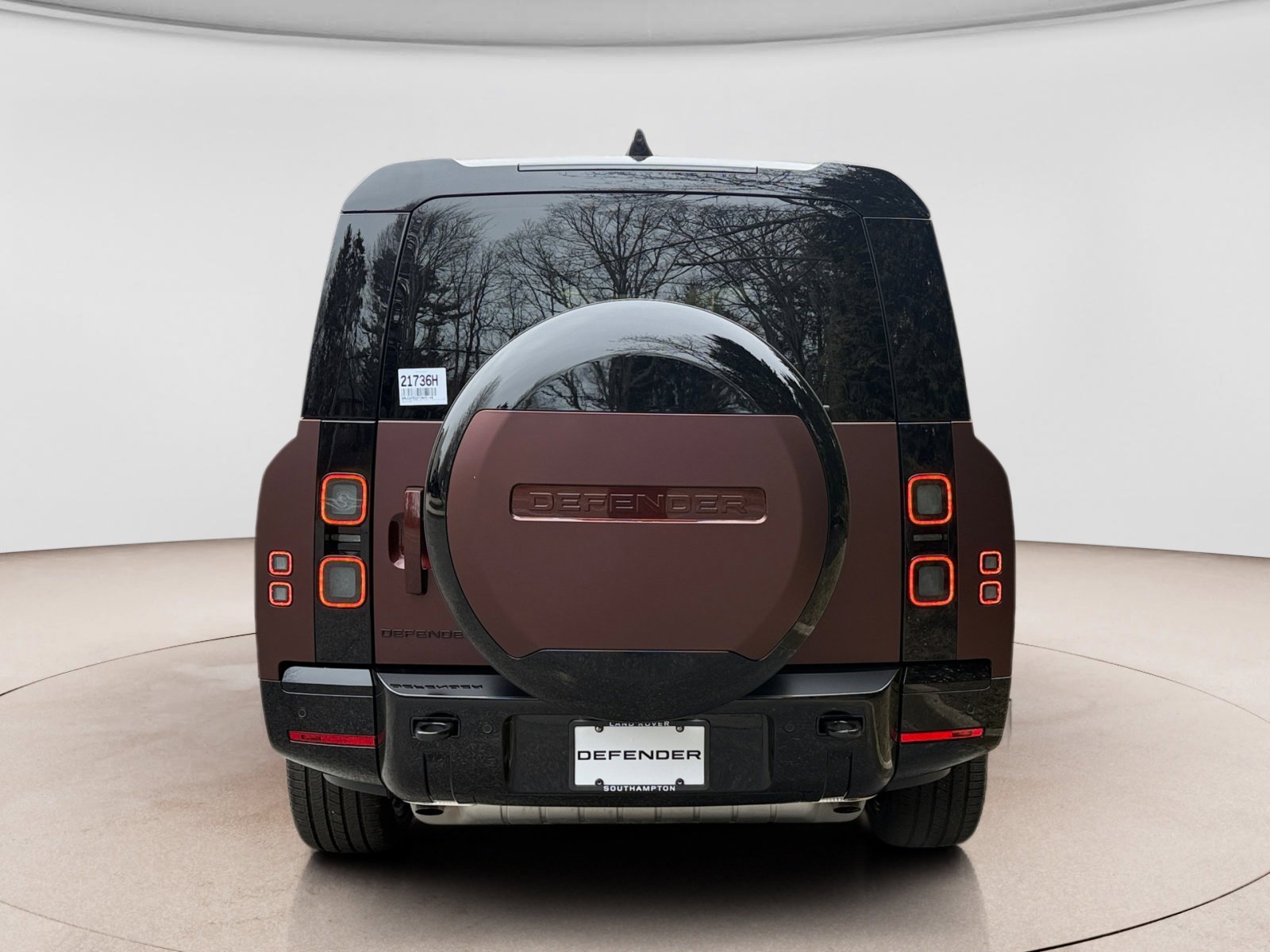 New 2026 Land Rover Defender 130 X-Dynamic SE image 4