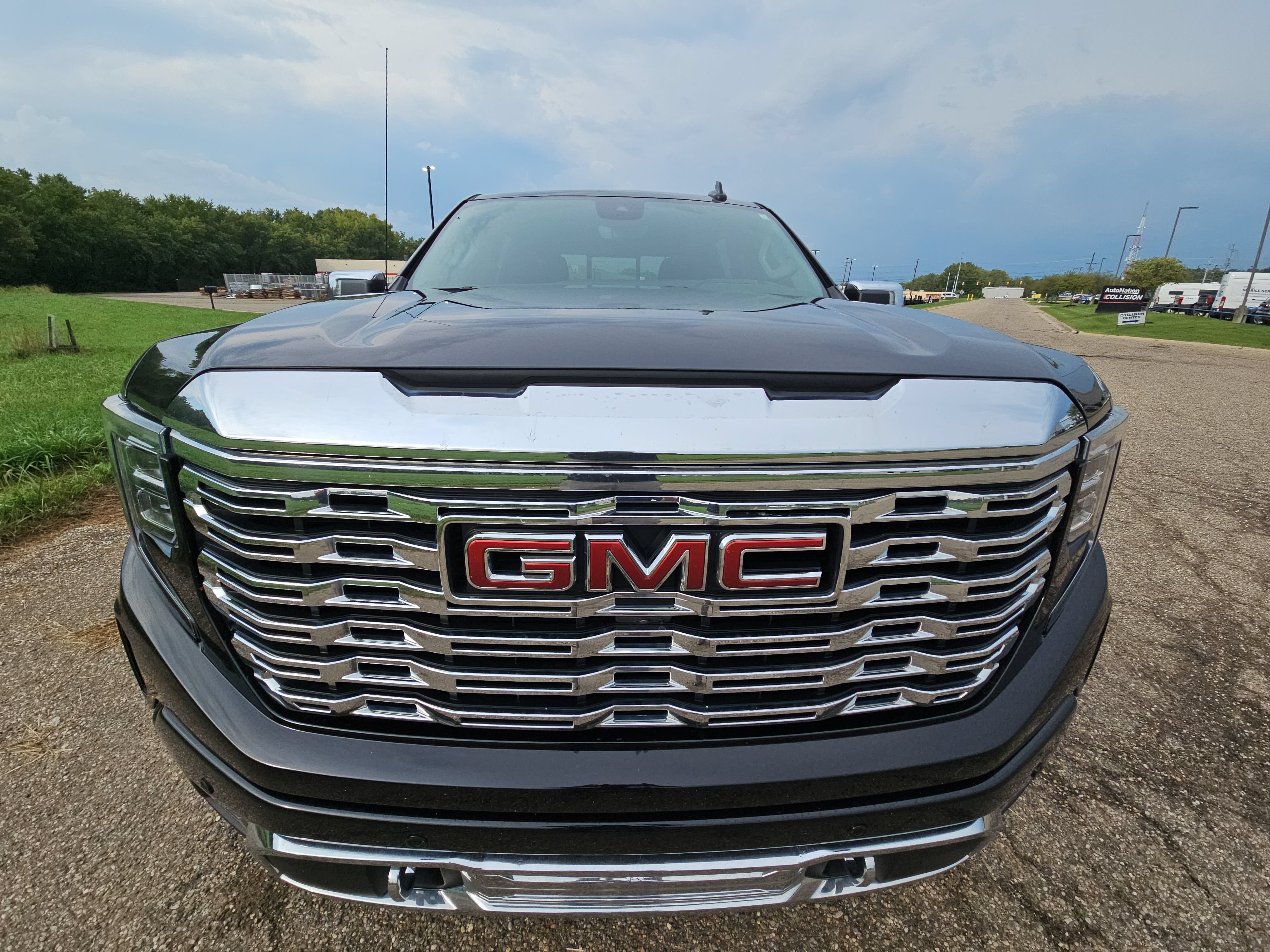 Used 2024 GMC Sierra 1500 Denali w/ Technology Package AWD/4WD image 10