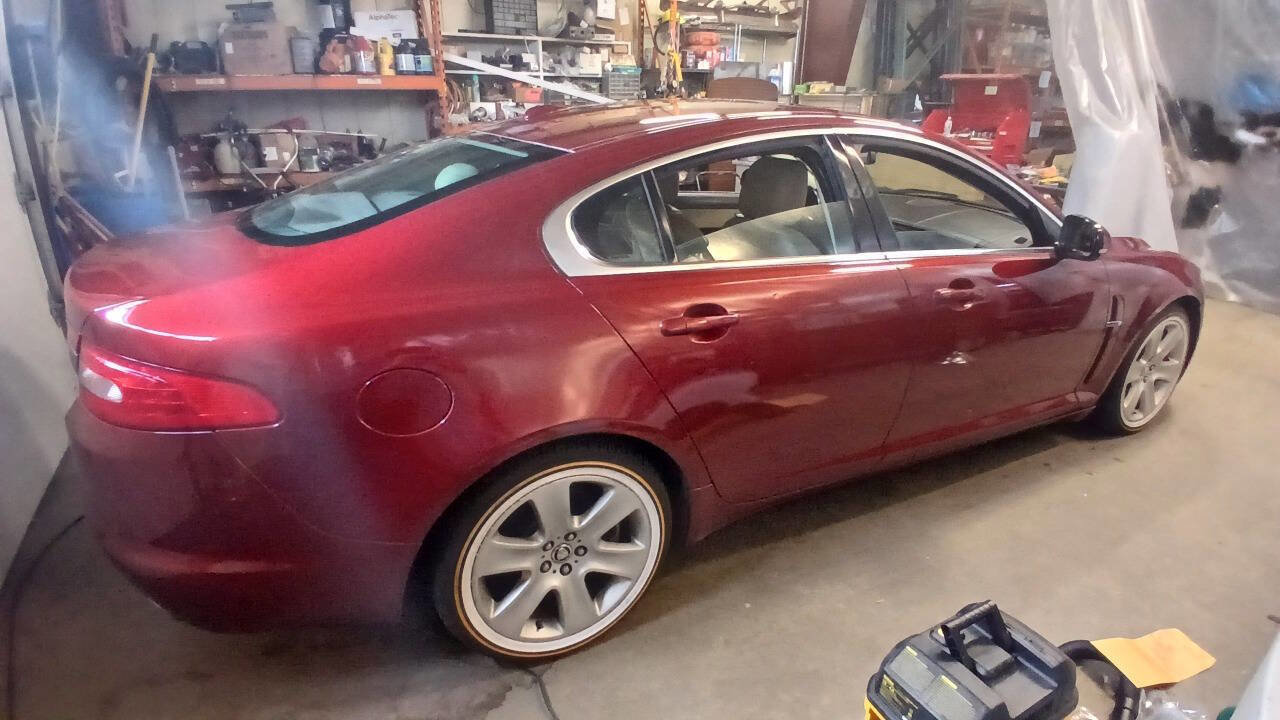 Used 2011 Jaguar XF image 3