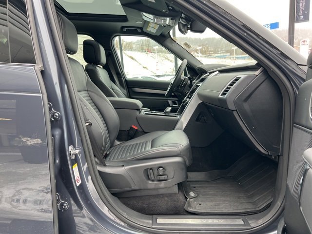 Used 2024 Land Rover Discovery Dynamic SE image 25