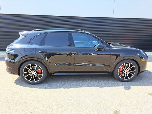 New 2025 Porsche Cayenne GTS image 8