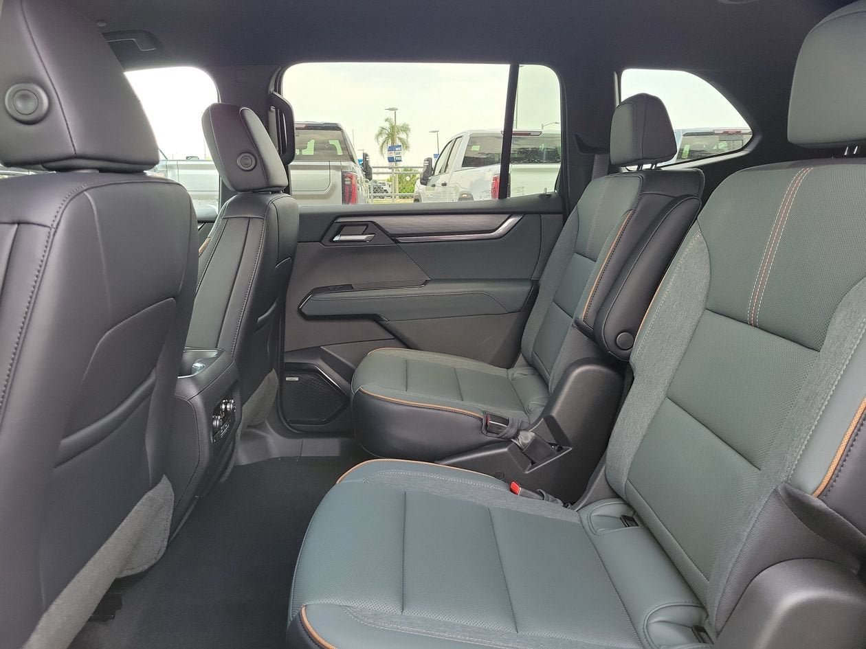 New 2026 GMC Acadia AT4 w/ Luxury Package AWD/4WD image 10