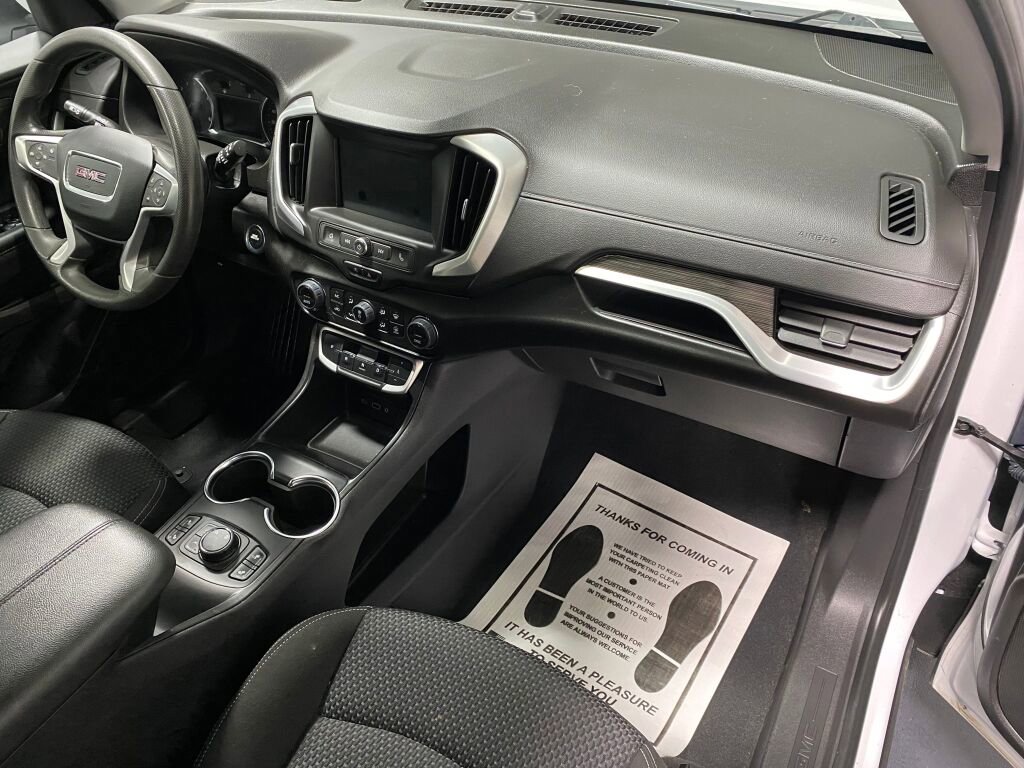 Used 2023 GMC Terrain SLE w/ Driver Convenience Package image 3