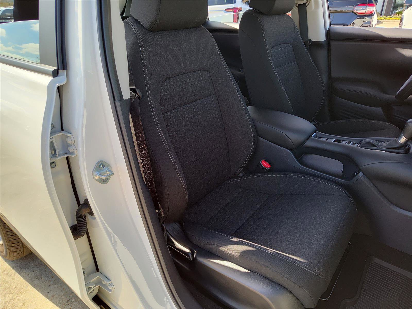 Used 2025 Honda HR-V LX image 21