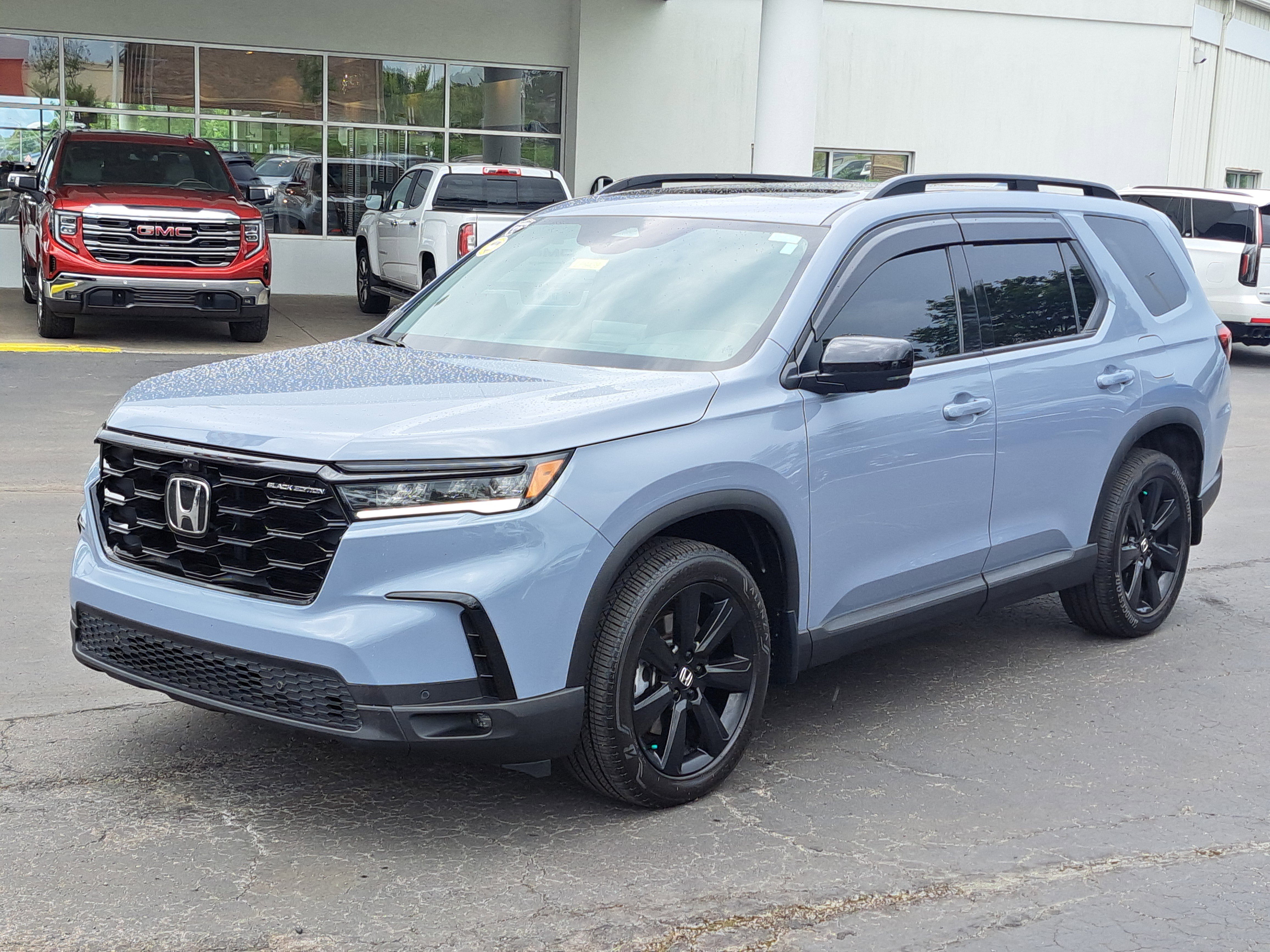 Used 2025 Honda Pilot Black Edition image 2