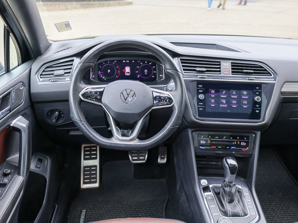 Certified 2024 Volkswagen Tiguan SEL R-Line AWD/4WD image 18