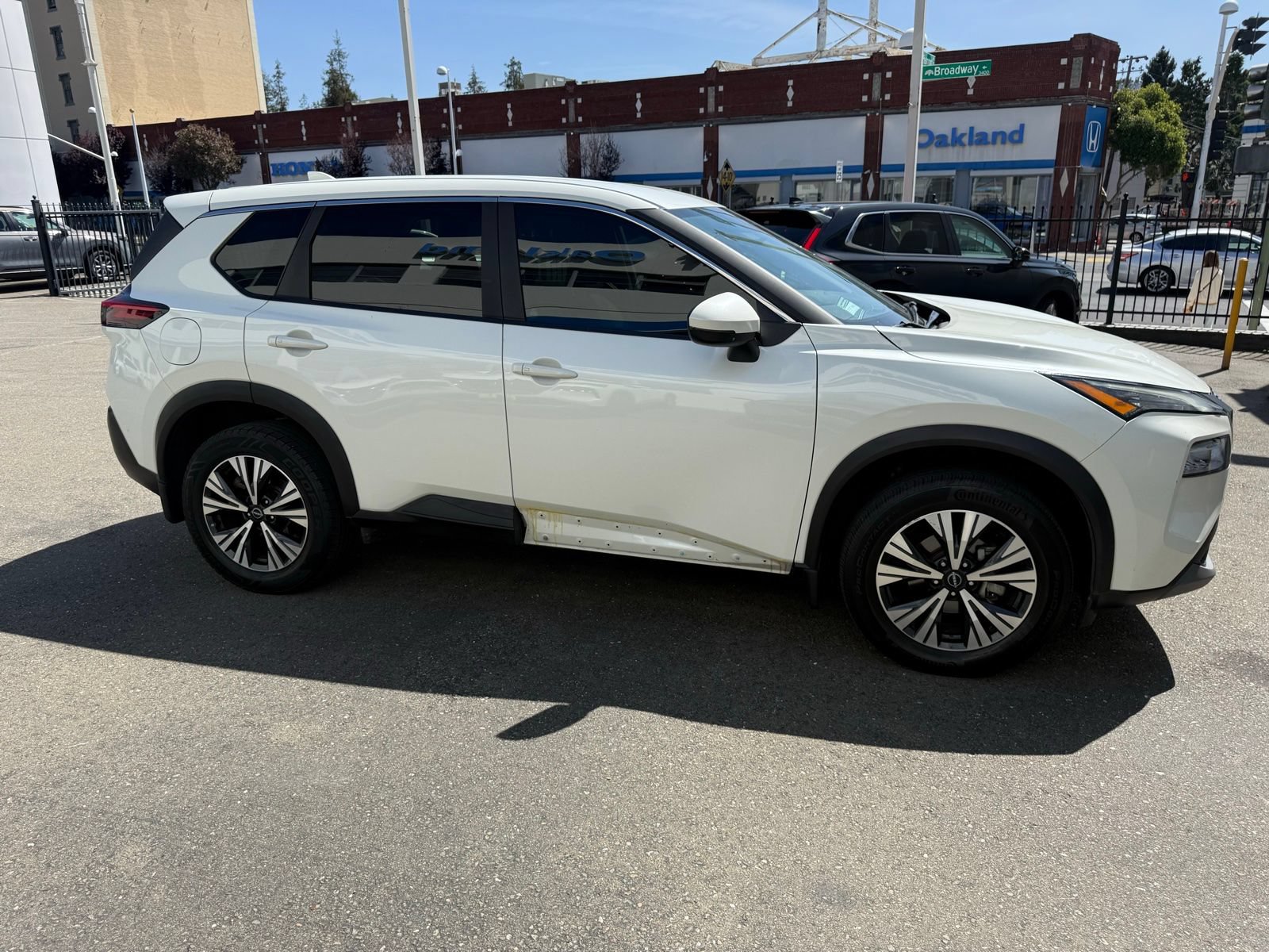 Used 2023 Nissan Rogue SV FWD image 5