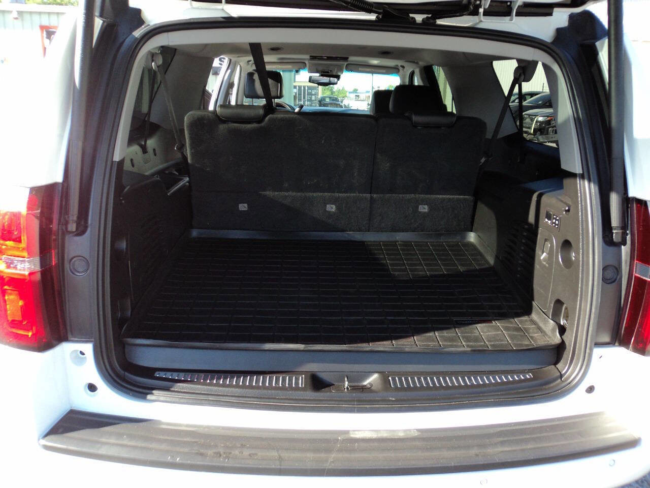 Used 2018 Chevrolet Suburban LT image 20