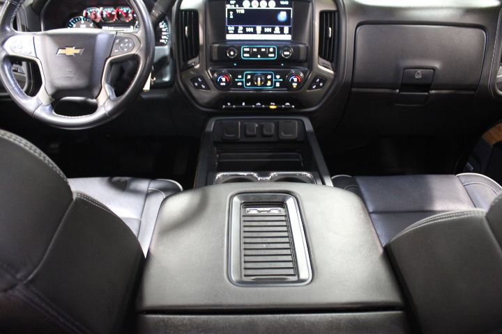 Used 2018 Chevrolet Silverado 1500 High Country AWD/4WD image 32