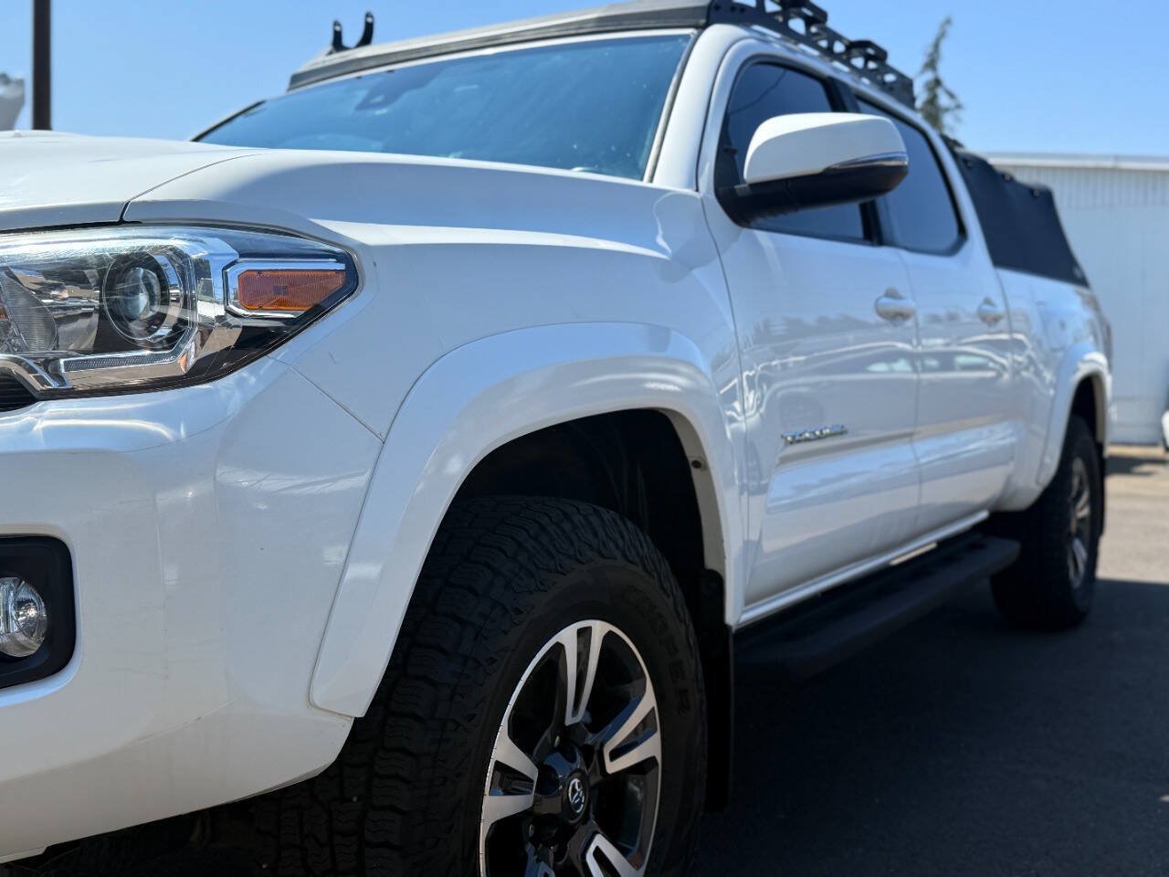 Used 2019 Toyota Tacoma TRD Sport w/ TRD Premium Sport Package AWD/4WD image 17