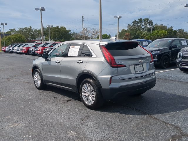 Used 2024 Cadillac XT4 Luxury w/ Cold Weather Package FWD image 8