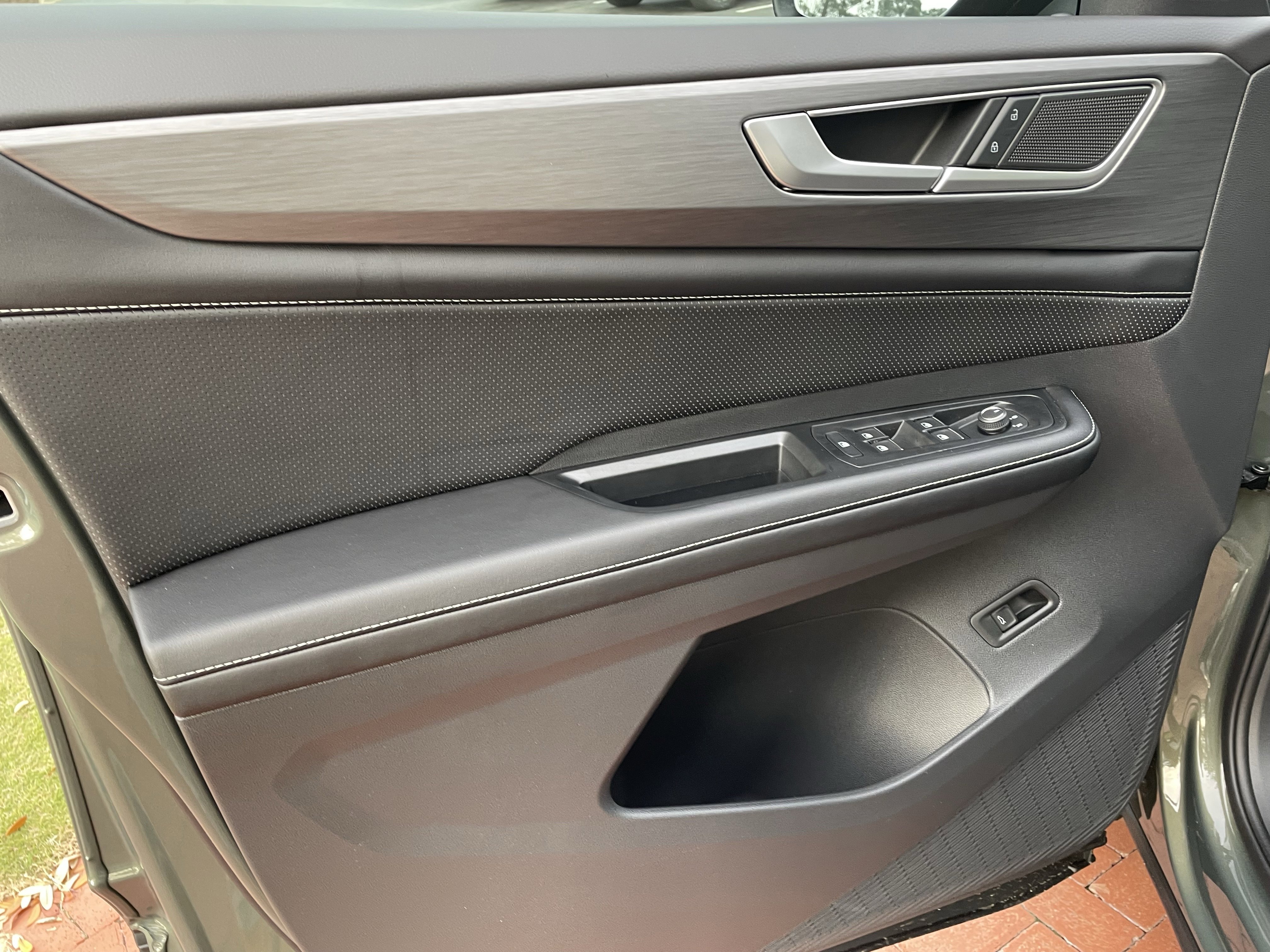 New 2026 Volkswagen Atlas Cross Sport SE image 14