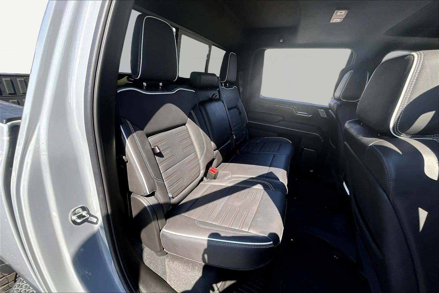 Used 2024 GMC Sierra 2500 AT4X image 26