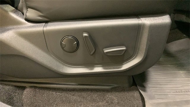 Used 2023 Ford Expedition XLT image 12