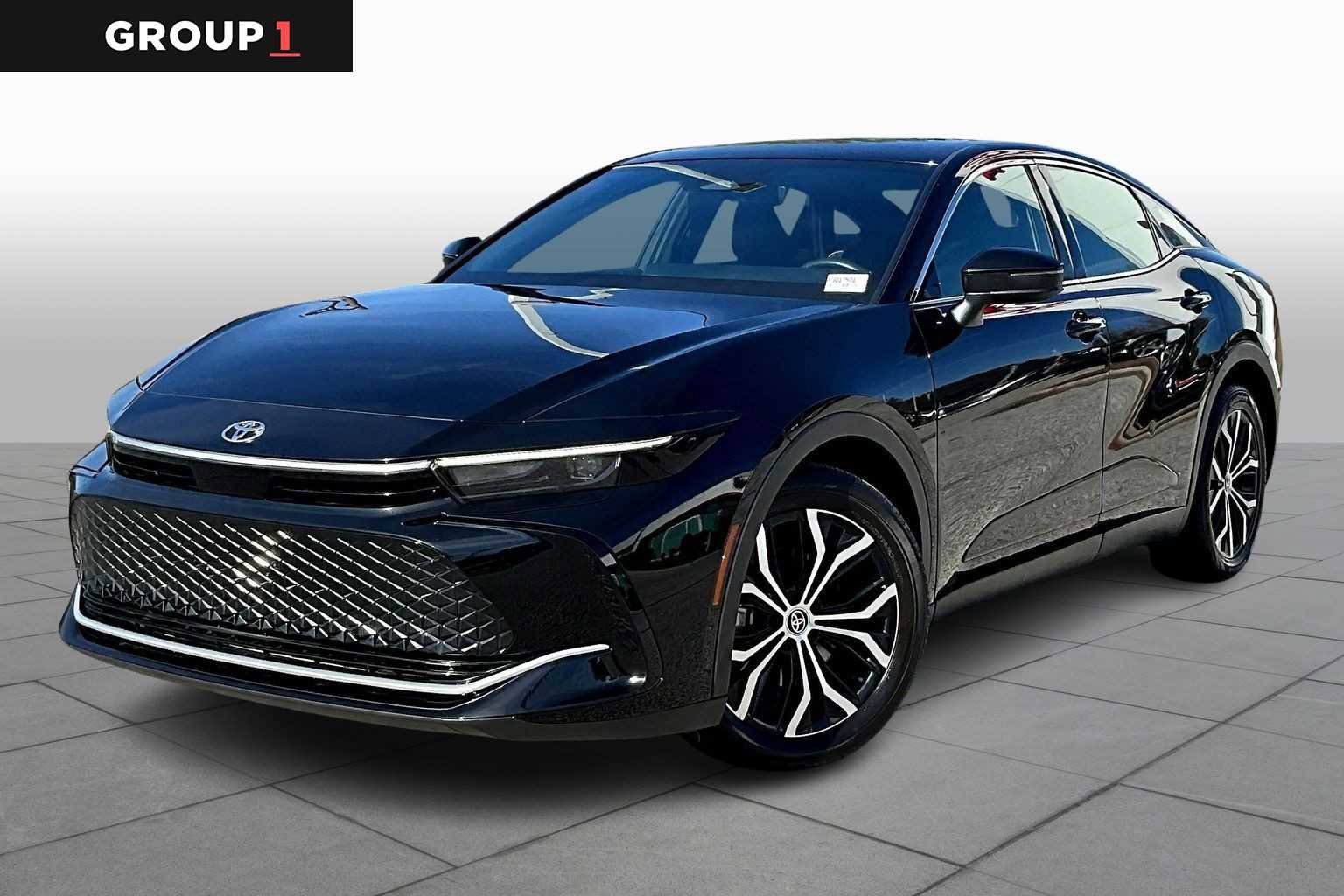 Used 2023 Toyota Crown XLE image 1