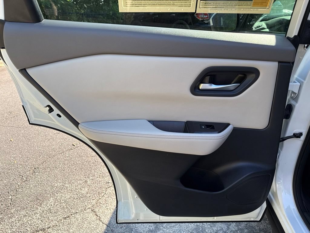 Certified 2025 Nissan Rogue SV FWD image 31