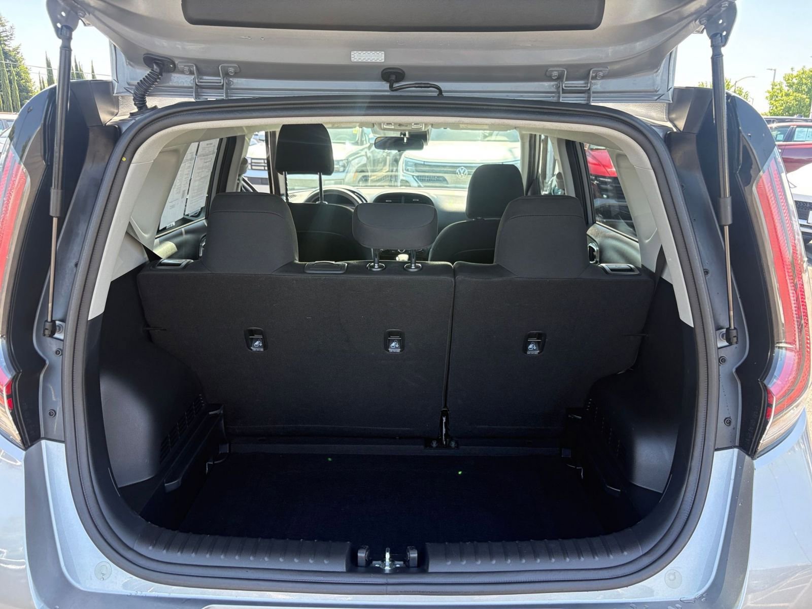 Used 2025 Kia Soul LX w/ LX Technology Package FWD image 29