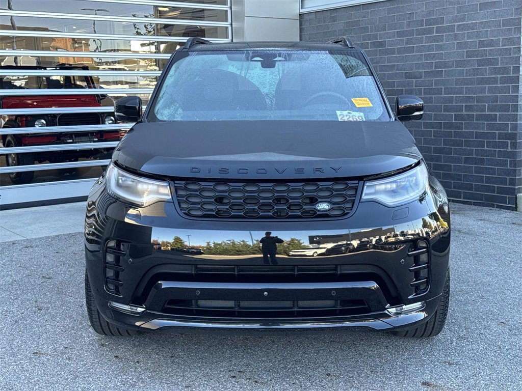 Used 2025 Land Rover Discovery Dynamic SE image 2
