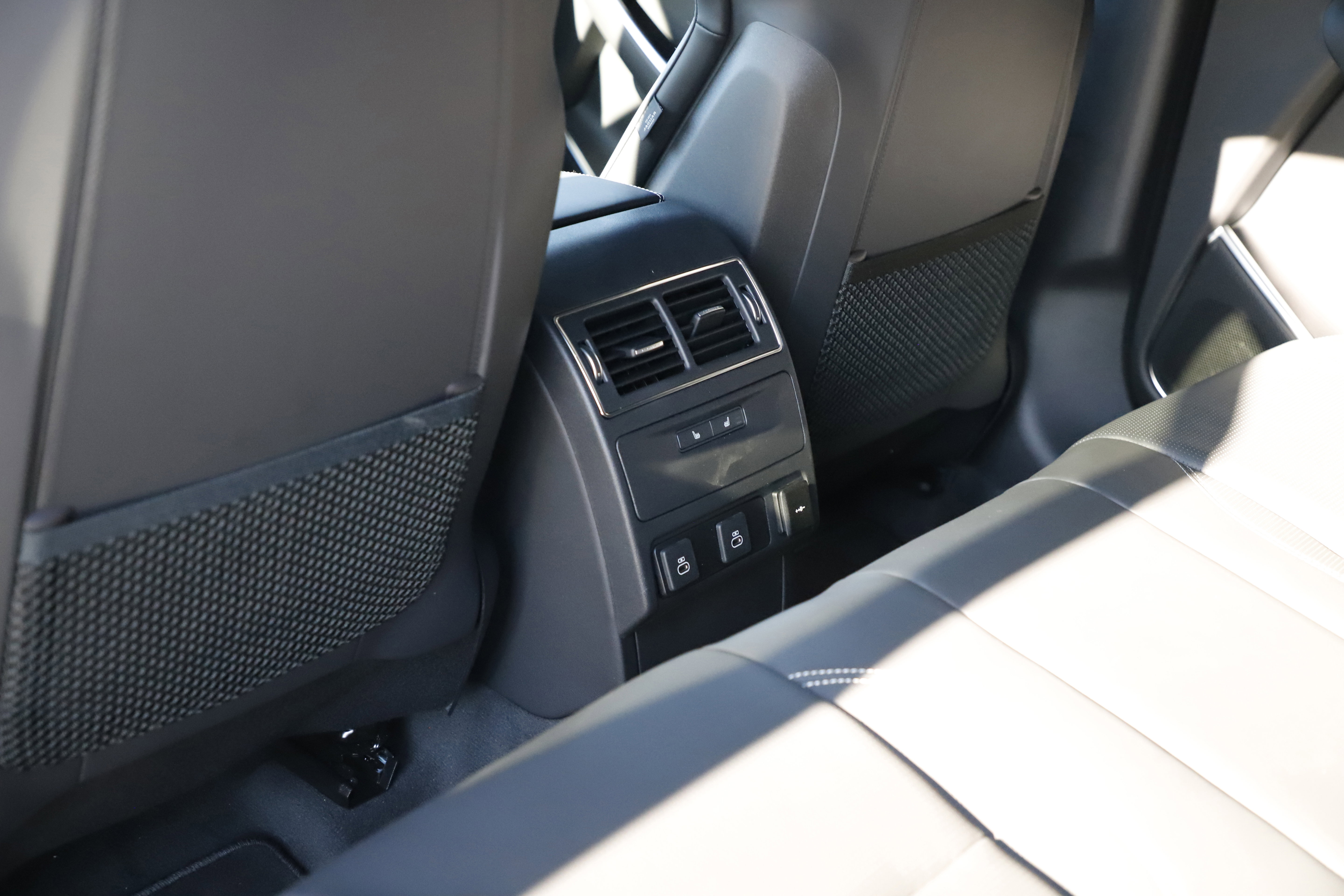 New 2026 Jaguar F-PACE R-Dynamic S image 19