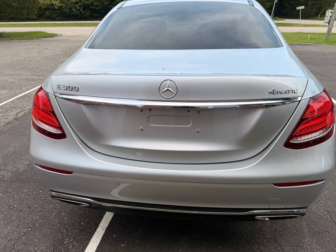 Used 2019 Mercedes-Benz E 300 4MATIC image 8