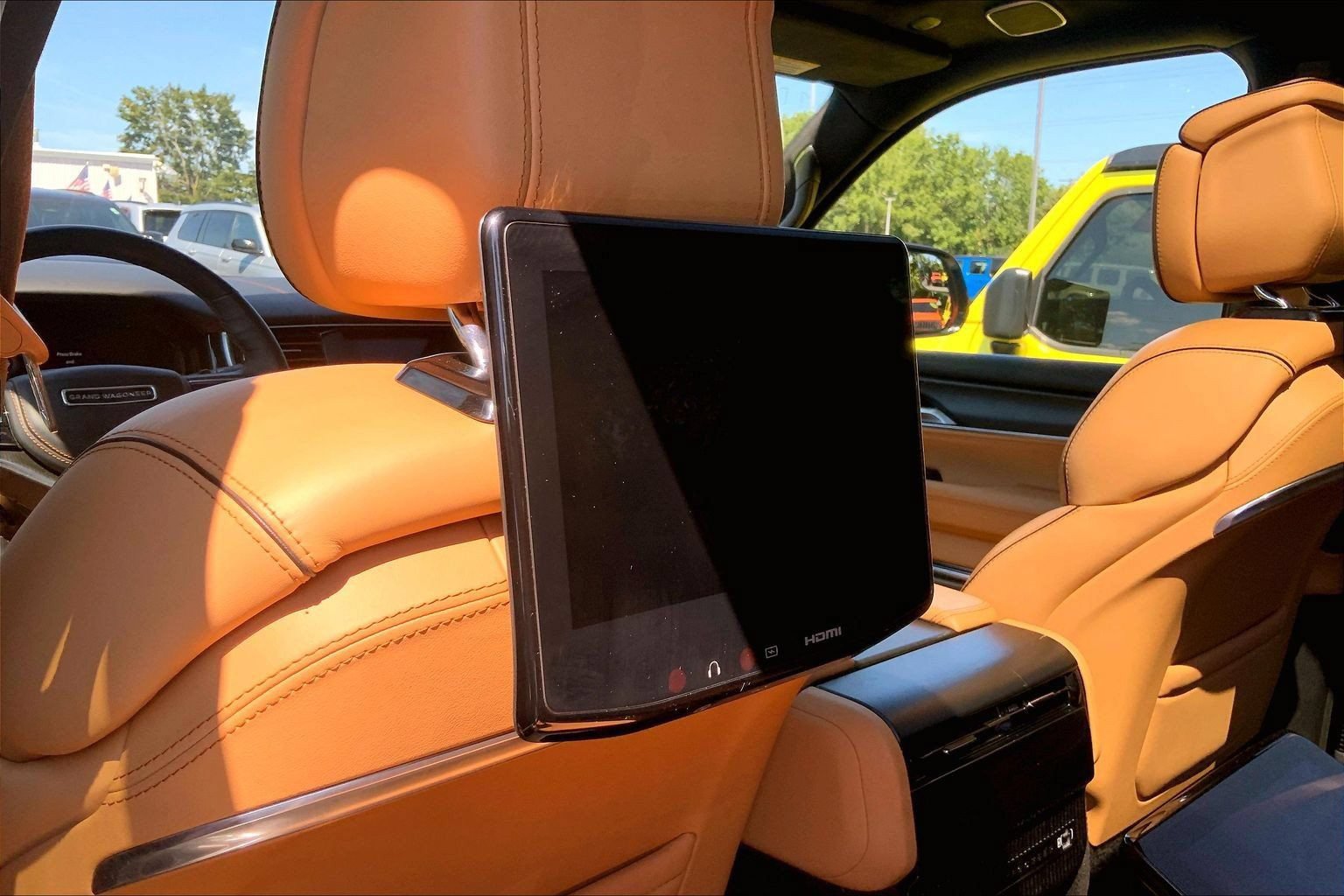 Certified 2025 Jeep Grand Wagoneer Series III w/ Rear Seat Video Group 1 AWD/4WD image 27