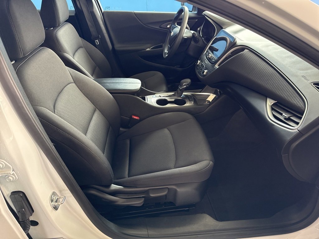 Used 2025 Chevrolet Malibu LT image 7