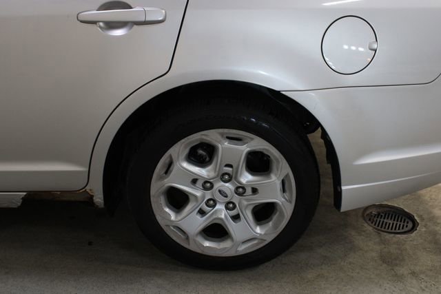 Used 2011 Ford Fusion SE FWD image 26