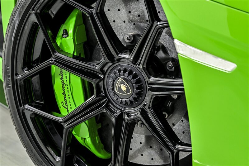 Used 2018 Lamborghini Aventador S AWD/4WD image 3
