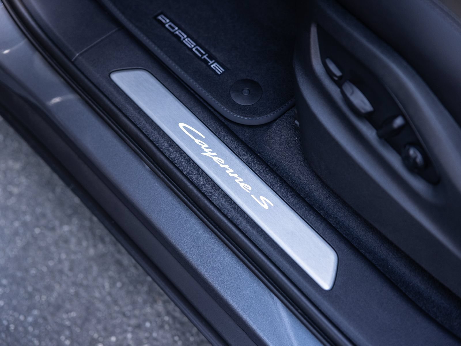 New 2026 Porsche Cayenne S AWD/4WD image 30